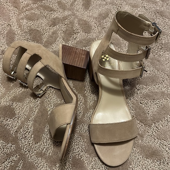 Vince Camuto beige heeled sandals. Size 9 - Picture 4 of 7